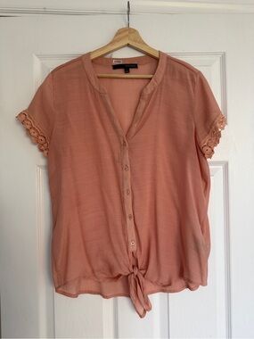 Harve Benard Peach Button-Front Tie-Hem Short Sleeve Blouse